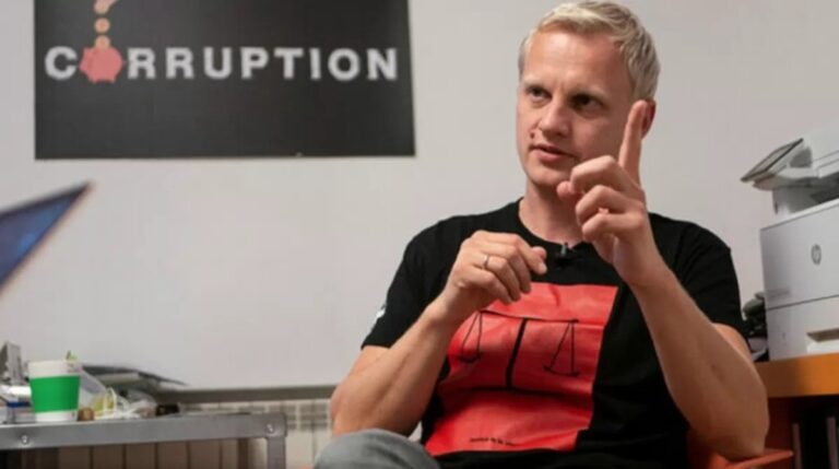 Ілюстрація до публікації «ВАКС скасував постанову детектива НАБУ про закриття справи щодо ексзаступника голови НАЗК Артема Ситника та ексголови НАЗК Олександра Новікова через відрядження солдата ЗСУ…»