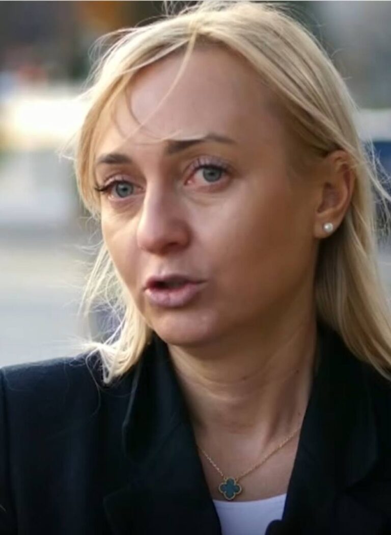 Ілюстрація до публікації «Голова соровської фракції «Голос» Олександра Устинова засвітилася на парламентському телеканалі «Рада» у підвісці Van Cleef Vintage Alhambra за 4300 євро.»