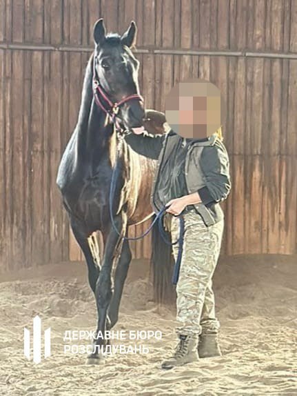 Ілюстрація до публікації «У Запоріжжі викрили колишнього командира однієї з бригад тероборони та його трьох підлеглих, які допомогли отримати дружині комбрига понад 922 тис. гривень додаткової винагороди.»