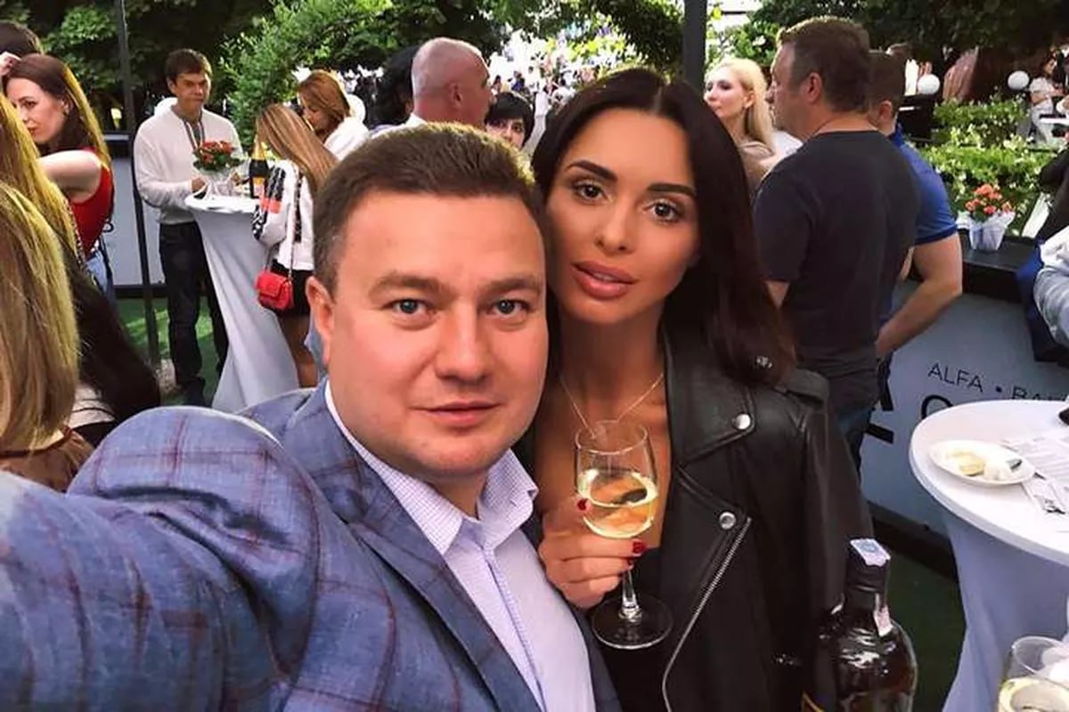 Ілюстрація до публікації «Народний депутат Віктор Бондар, який затриманий через корупційні оборудки на «Укрзалізниці», задекларував 674 тис. доларів та 195 тис. євро готівкою.»