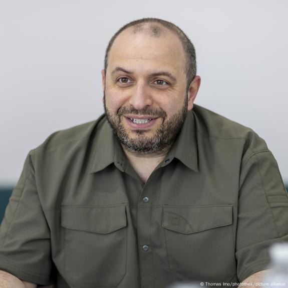 Ілюстрація до публікації «Умєров ставить свого кримського татарина Жумаділова, читай корупційна гнида замість Безрукової»