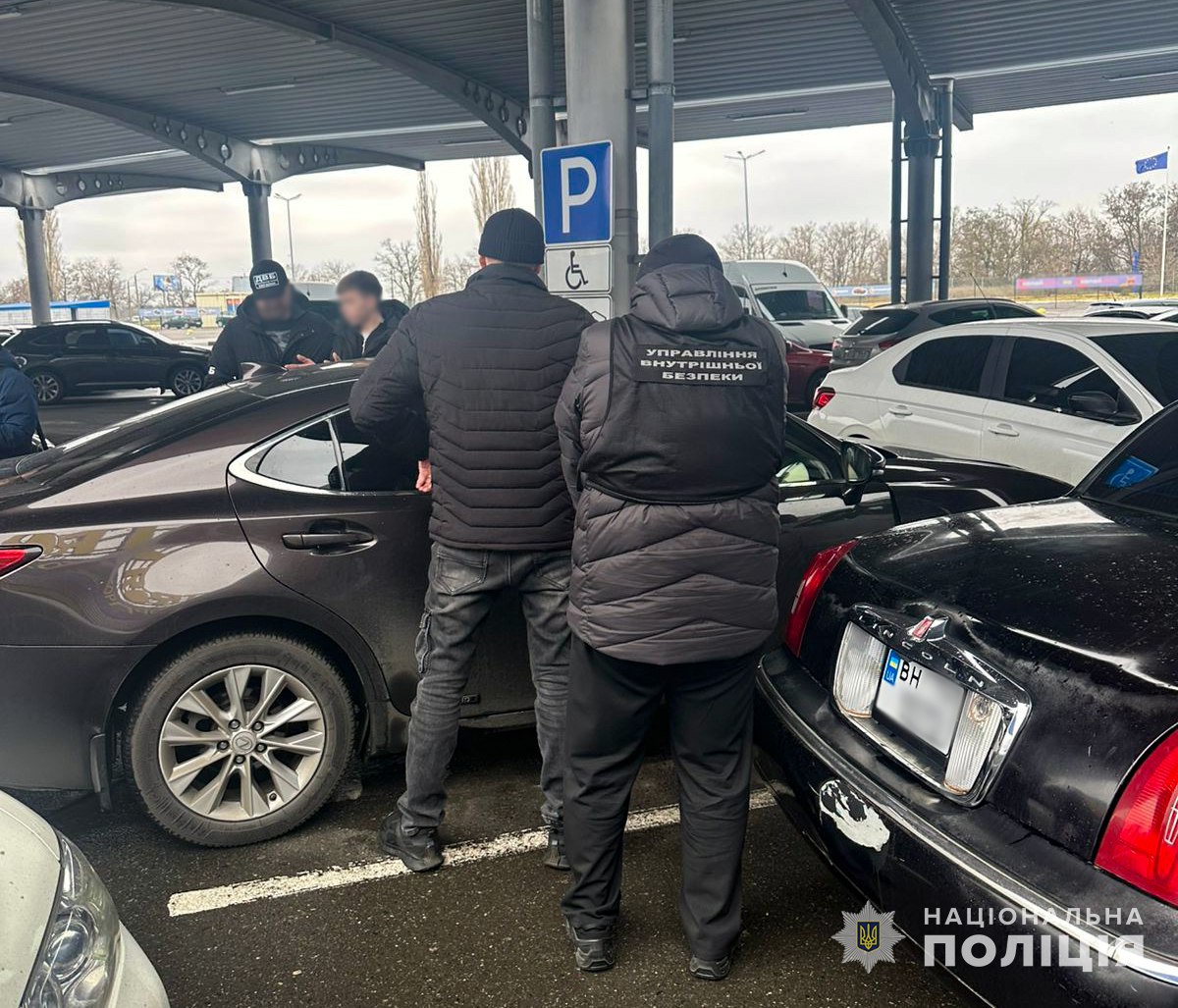Ілюстрація до публікації «Хто цих "бігунків" приймає з робітників ТСЦ?»