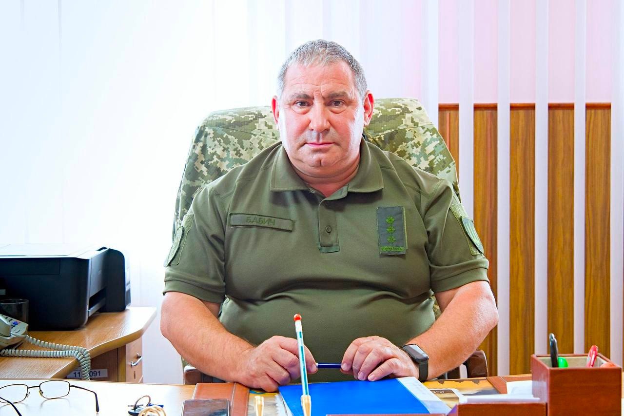 Ілюстрація до публікації «ВІЙСЬККОМАТ, ДЕ НЕЗАКОННО ЗАТРИМАЛИ ТА КАТУВАЛИ ВІЙСЬКОВОЗОБОВ'ЯЗАНИХ, ОЧОЛЮЄ ВЛАСНИК ПТАХОФАБРИК»