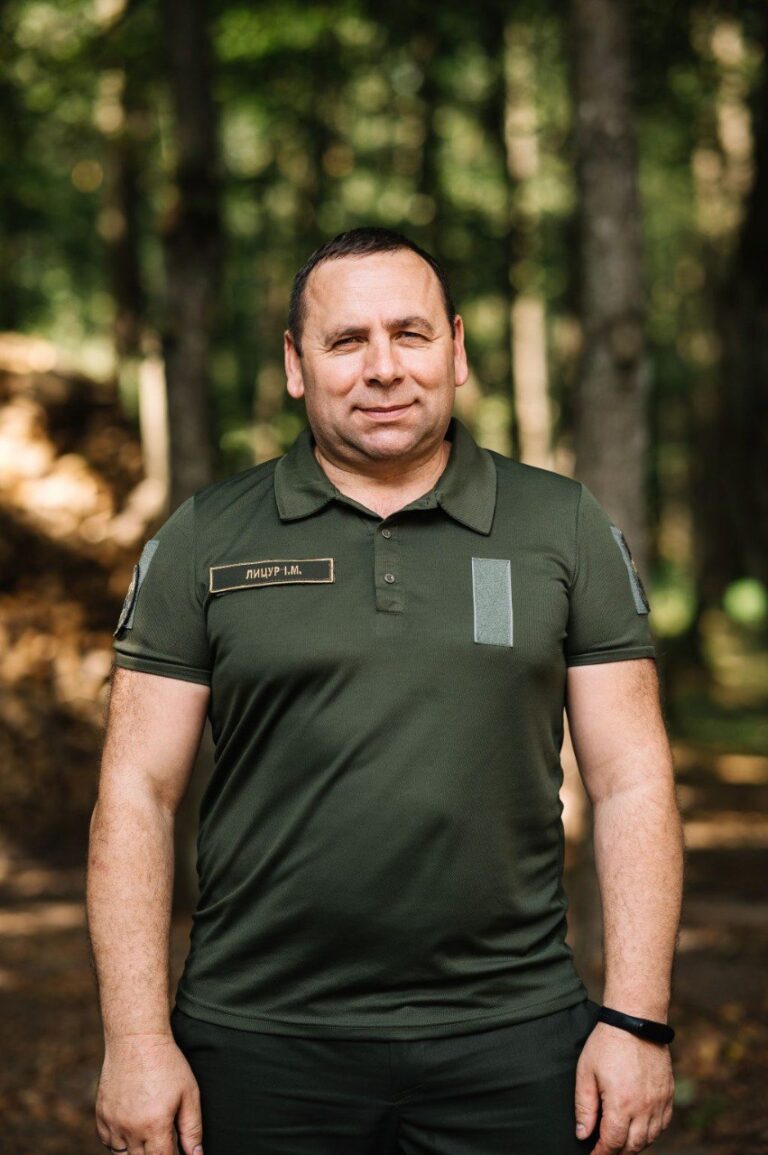 Ілюстрація до публікації «Виконавчий директор ДП «Ліси України» Ігор Лицур та двоє директорів департаментів отримали підозри від ДБР за закупівлію смартфонів за завищеними цінами.»