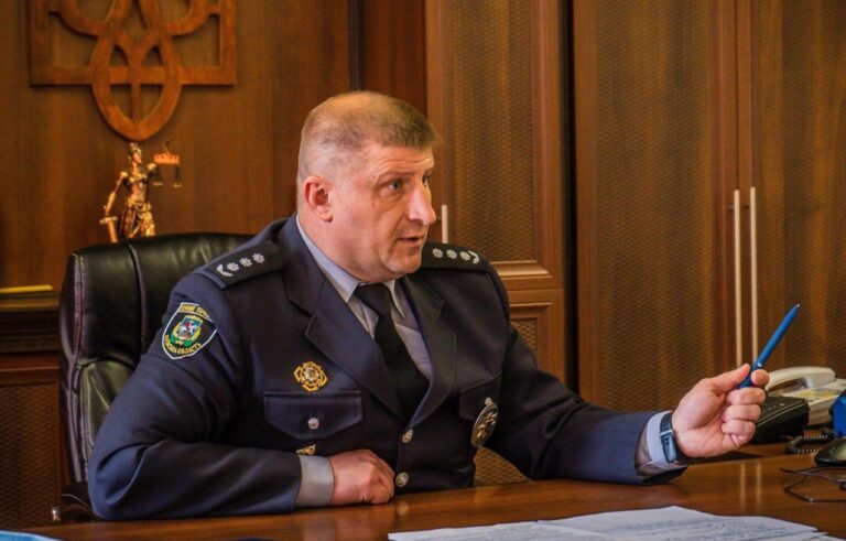 Ілюстрація до публікації «Заступник голови поліції Київщині Олег Петренко поставив власного родича на ТСЦ МВС №3241.»