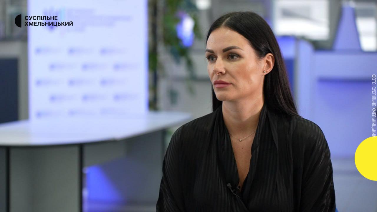 Ілюстрація до публікації «Знаєте, хто протягнув невістку Крупи на посаду в управління державної реєстрації? 👀»