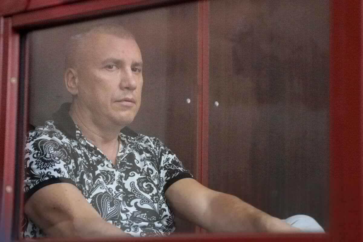 Ілюстрація до публікації «300 ТИС ЗА МАРОДЕРА БОРИСОВА… …пропонують, якщо вірити чуткам, його адвокати у Печерському районному суді м.Києва, а також слідчим ДБР аби після тримісячного тримання під вартою…»