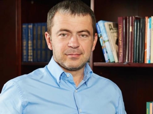 Ілюстрація до публікації «Колишній віцемер Одеси Дмитро Жеман, який очолив міську організацію партії «Батьківщина», керував закупівлями білоруської техніки для міської ради. 🤔»