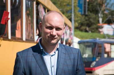 Ілюстрація до публікації «Колишній віцемер Одеси Дмитро Жеман, який очолив міську організацію партії «Батьківщина», контролював корупційні схеми з закупівлі деталей для громадського транспорту на мільйони…»