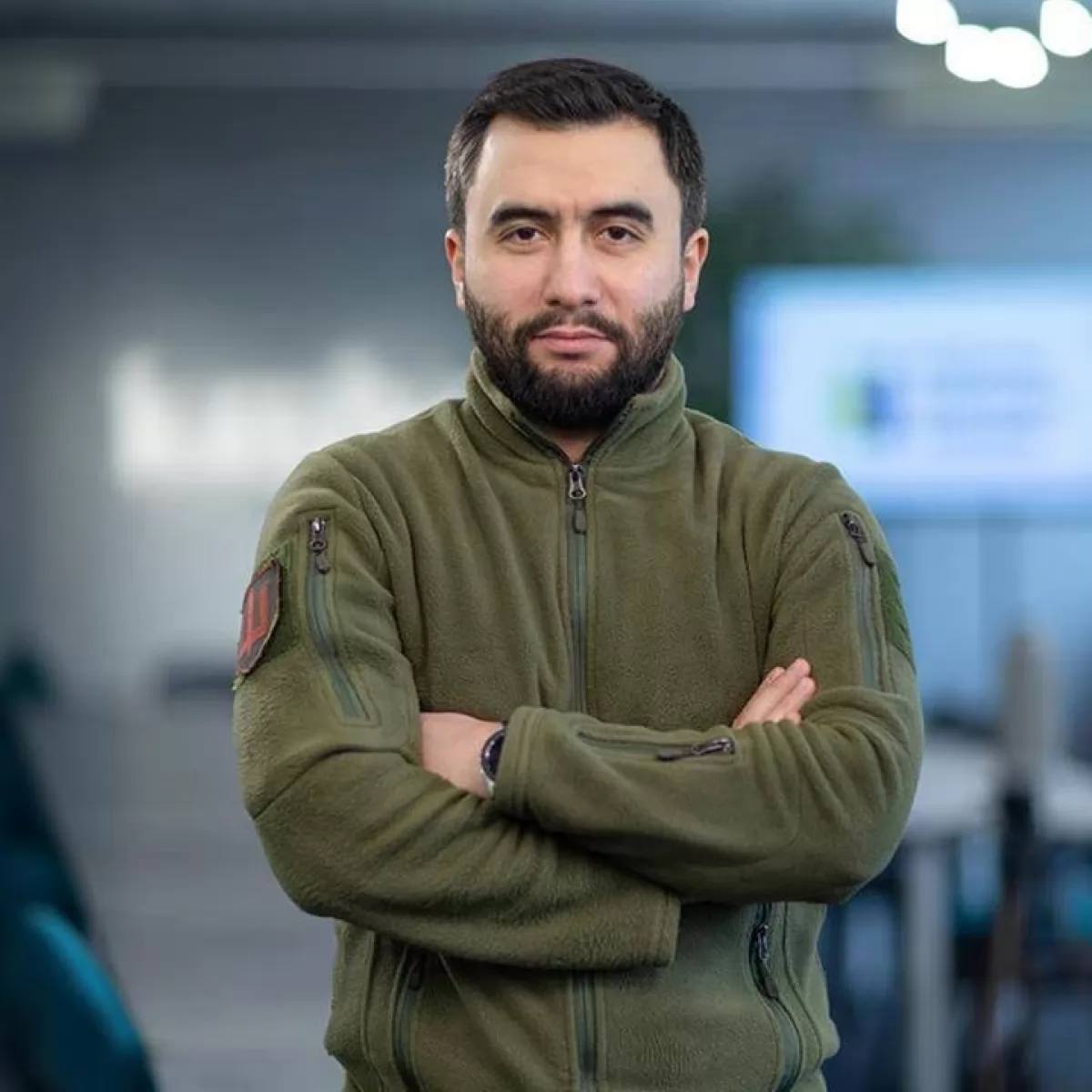 Ілюстрація до публікації «Арсен Жумаділов є гендиректором ДП “Державний оператор тилу” Міноборони має рідного брата Мурата Жумаділов (1980), який продовжує жити в окупованому Криму.»