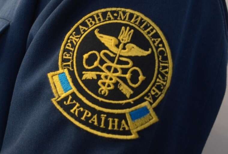 Ілюстрація до публікації «Одеський митник Ігор Соколов має дружину з комерційним хистом.»