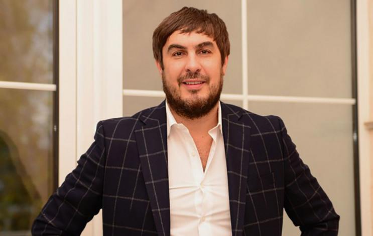 Ілюстрація до публікації «Криптоінвестор та почесний консул Румунії з російським громадянством Микола Удянський через суд отримав визнання статусу багатодітного батька, надавши суду в якості підтвердження…»