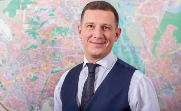 Ілюстрація до публікації «не"Чисте місто" Директор КП "Спецжитлофонд" Володимир Шарій, якого пов'язують із фінансовими потоками, що можуть сприяти збереженню впливу колишнього депутата Київради Дениса…»