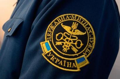 Ілюстрація до публікації «Володимир Козюберда, заступник начальника Закарпатської митниці, безоплатно користується люксовими авто своїх родичів.»