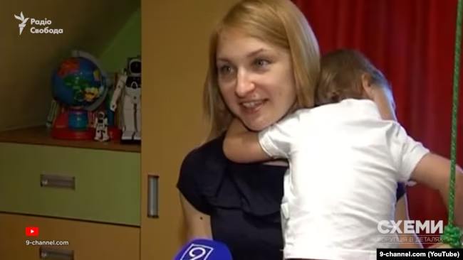 Ілюстрація до публікації «Про що мовчить «Слуга народу»: московська квартира та зв’язки родини Романа Каптєлова?»