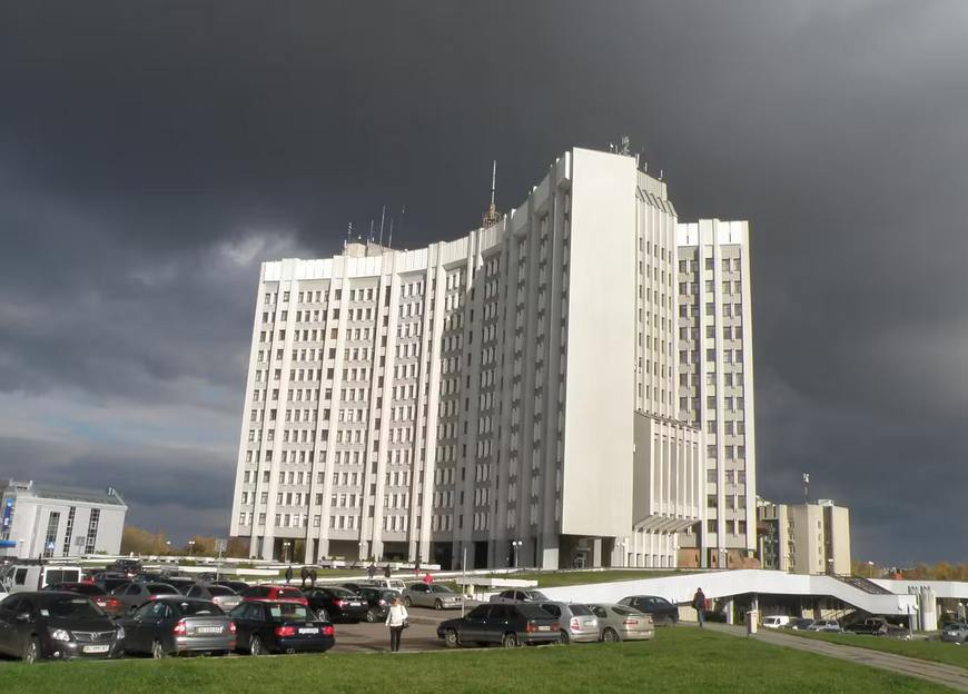 Ілюстрація до публікації «Львівські податківці "злили" 8,9 млн гривень на нову "заточку" для комплексного обслуговування головного офісу та 24 об'єктів у регіоні»