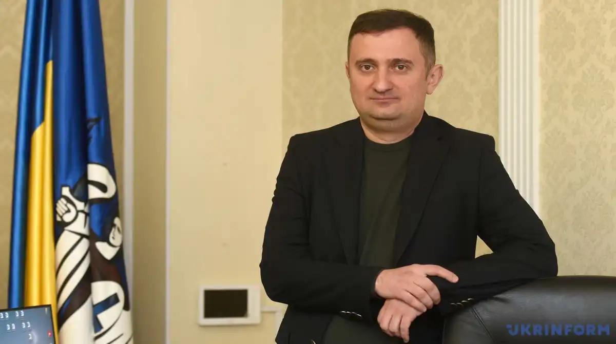 Ілюстрація до публікації «Директор Київського міського центру зайнятості Дмитро Новицький задекларував готівкою мільйон доларів і євро.»