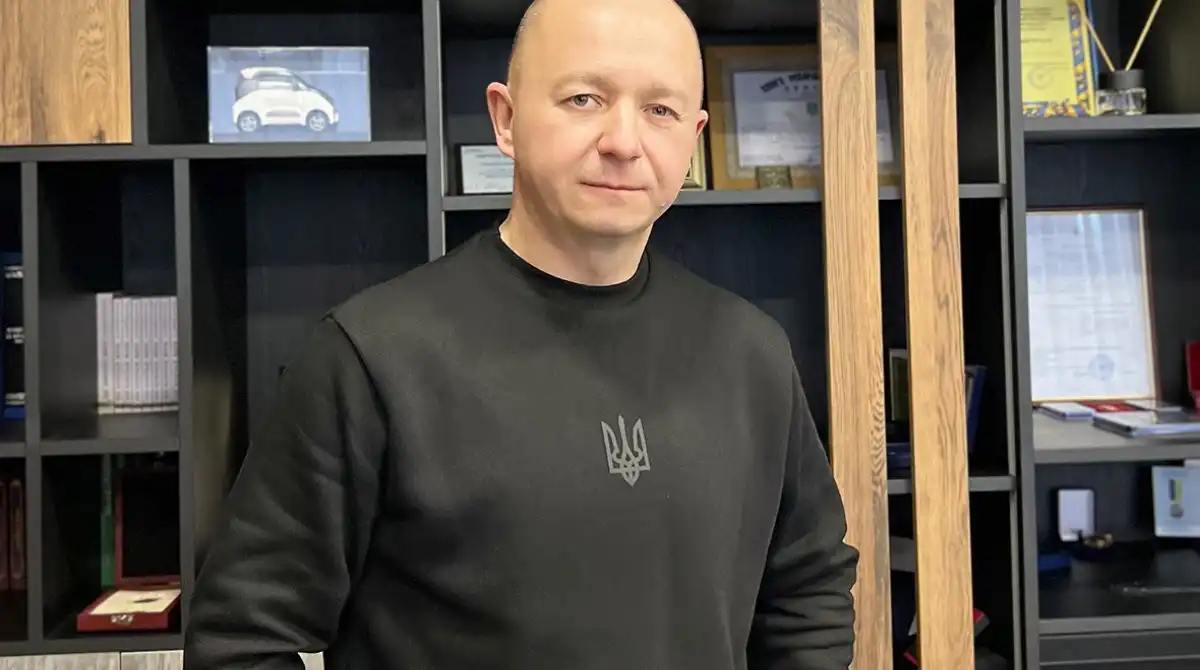 Ілюстрація до публікації «Дружина проректора Державного податкового університету Дмитра Венцковського Юлія тримає готівкою понад 150 тис. доларів в еквіваленті.»