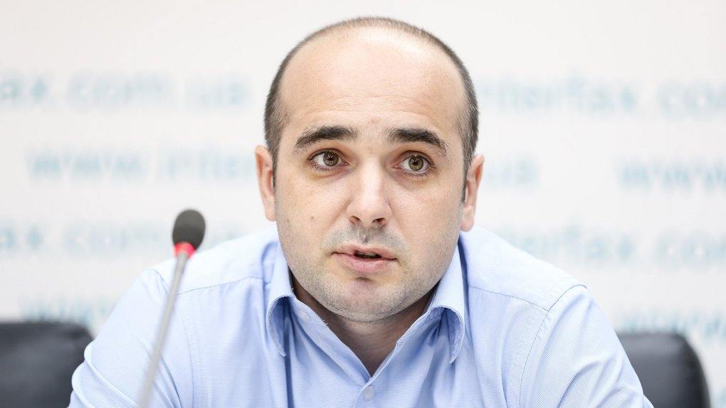 Ілюстрація до публікації «Лабораторія “Добробут-Лікилаб”, яка майже одразу після реєстрації почала масово отримувати замовлення на перевірку ліків від Державної служби з лікарських засобів та контролю за…»