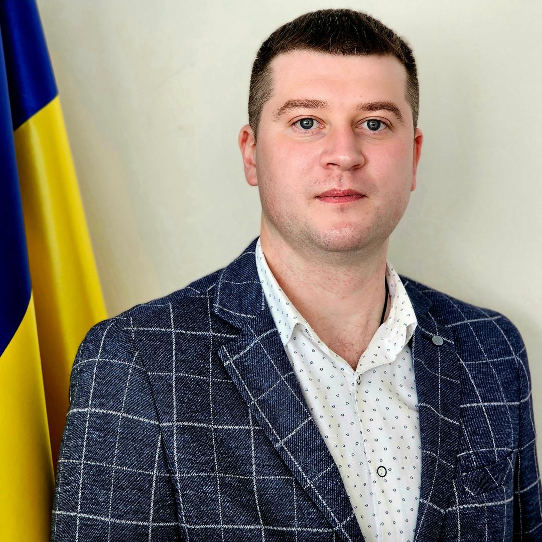 Ілюстрація до публікації «Матусина сина: Начальник територіального сервісного центру №8043 у Києві Руслан Гречановський задекларував три квартири та їздить на материнському авто.»