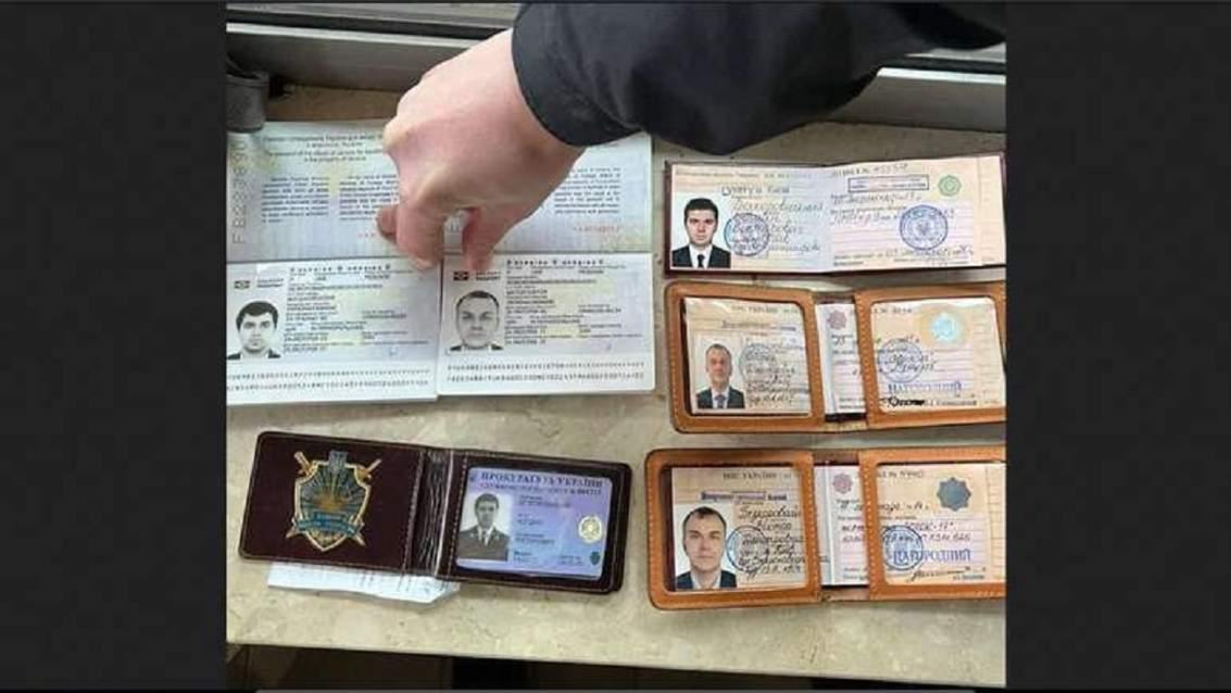 Ілюстрація до публікації «Син експрокурора Київщини отримав 1 рік тюрми за спробу втекти з України»