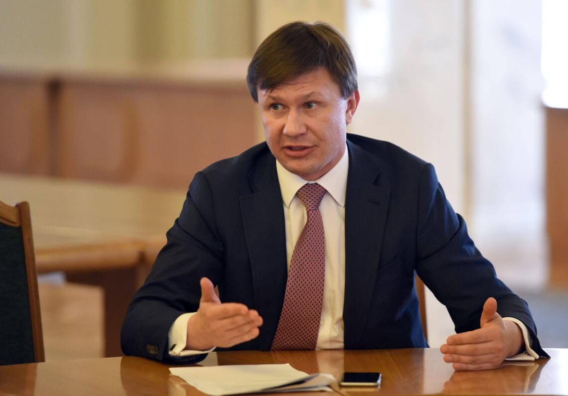Ілюстрація до публікації «ВАКС затвердив заочну угоду про визнання винуватості, укладену з екснардепом Русланом Демчаком.»
