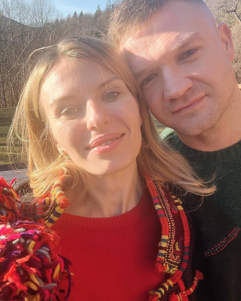 Ілюстрація до публікації «Чоловік нардепа Лесі Василенко від партії "Голос" Олександр Хомʼяк вирішив заробити на повномасштабній війні»