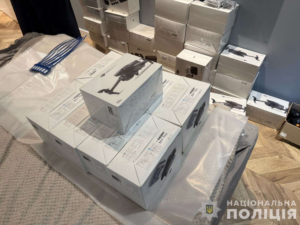 Ілюстрація до публікації «Нацполіція ліквідувала організовану злочинну групу шахраїв, яка не поставила для ЗСУ понад сто дронів вартістю майже 11 мільйонів гривень»