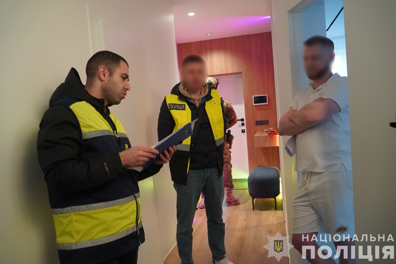 Ілюстрація до публікації «Нацполіція ліквідувала організовану злочинну групу шахраїв, яка не поставила для ЗСУ понад сто дронів вартістю майже 11 мільйонів гривень»