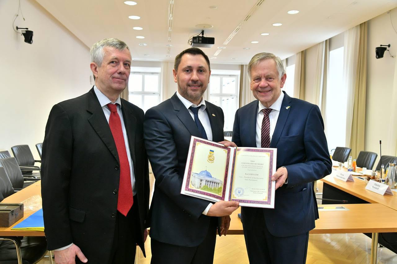 Ілюстрація до публікації «Розслідування Absolution ❗ Депутат Верховної Ради від «Слуг народу», голова підкомітету з питань захисту інвестицій в об’єкти будівництва Андрій Стріхарський отримує гроші від…»