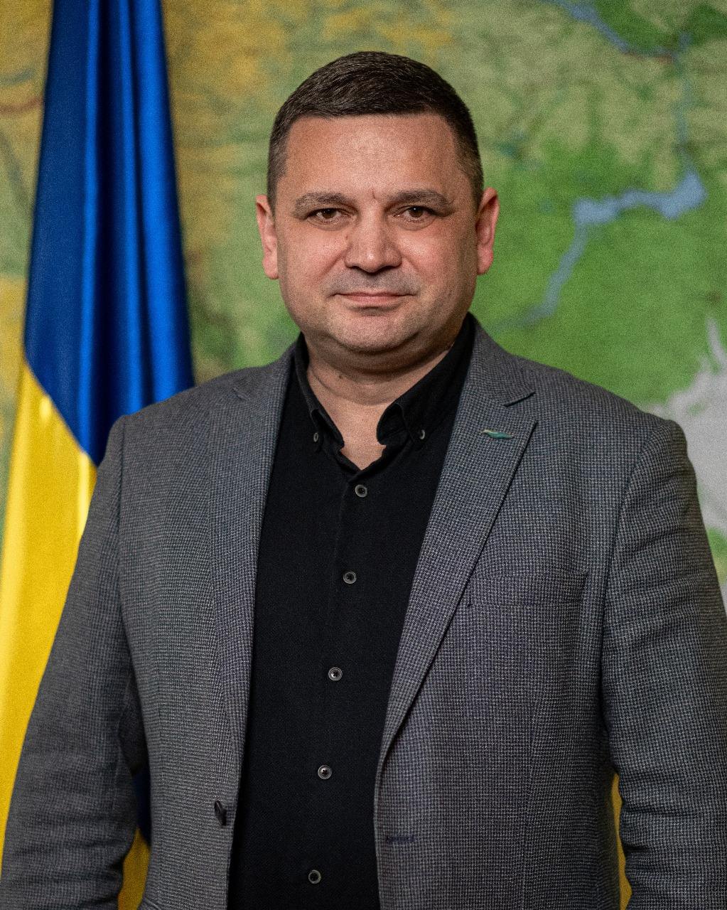 Ілюстрація до публікації «Новий голова Держагентства водних ресурсів Ігор Гопчак офіційно мешкає в кімнаті гуртожитку.»