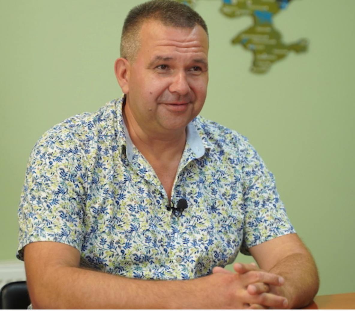 Ілюстрація до публікації «На підтримку песика на ім’я Дюна (яка, між іншим, має більше харизми, ніж деякі топ-менеджери), а також Роми «Джокера» Кравця (який, судячи з клички, щось знає), офіційно…»