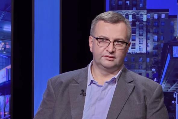 Ілюстрація до публікації «Експодатківець Атаманюк "відбілює" власну біографію: зачищає матеріали про те, як він вивозив з країни свої мільйони під час війни.»