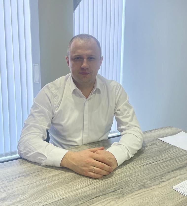 Ілюстрація до публікації «Начальник сервісного центру МВС №2142 на Закарпатті (с.Клячаново) Роман Глушман задекларував два будинки, автомобіль безробітної дружини за 1 млн гривень та значні заощадження.»