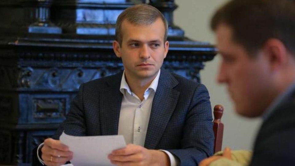 Ілюстрація до публікації «Бізнесмен Кривий, що крав кошти на відновленні Харкова зараз на фейковій службі в ЗСУ У квітні минулого року ВАКС під варту бізнесмена Сергія Кривого, якого НАБУ та САП…»