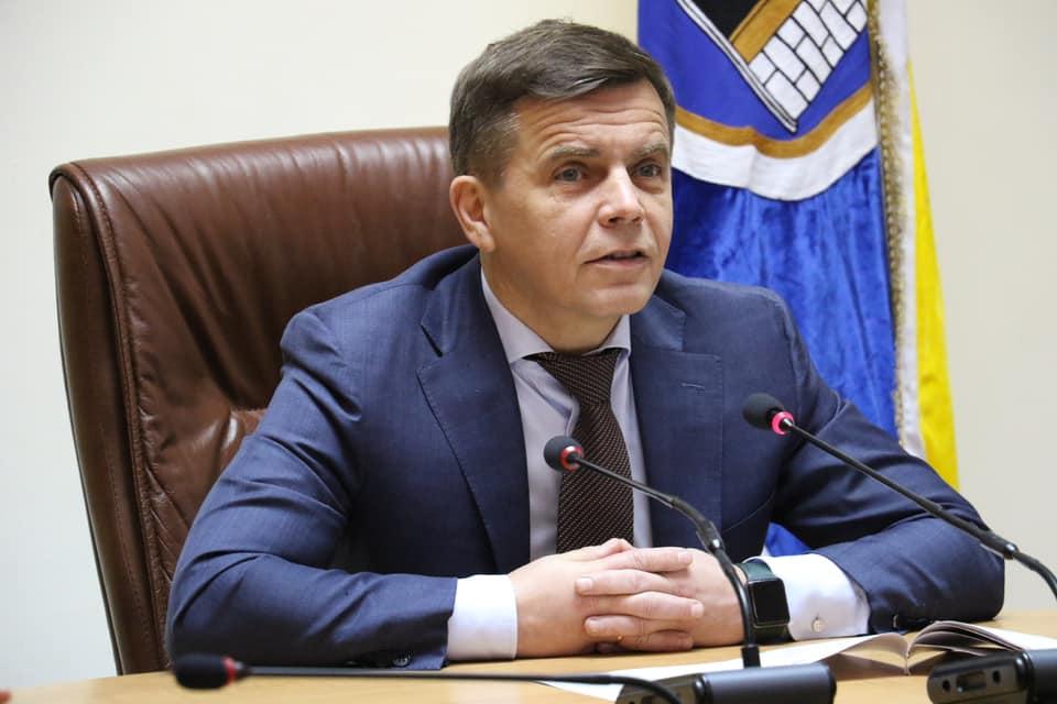 Ілюстрація до публікації «Голова Державного агентства відновлення та розвитку інфраструктури України Сергій Сухомлин має дружину, яка володіє корпоративними правами на 10,5 млн гривень.»