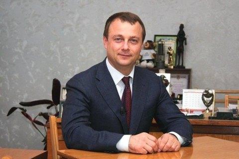 Ілюстрація до публікації «Мер Покровська Руслан Требушкін підробляє механіком у Мадриді»