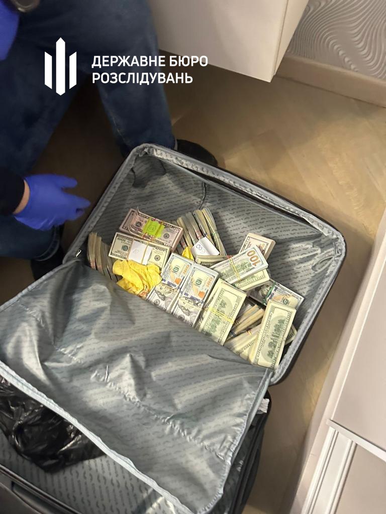 Ілюстрація до публікації «ВАЛІЗИ З ГРОШИМА»