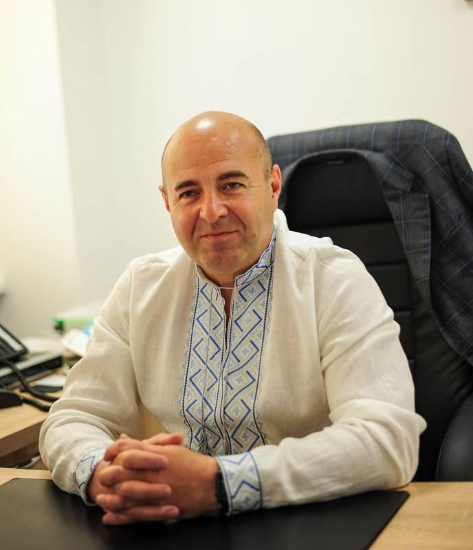 Ілюстрація до публікації «Михайло Козловський, який подав декларацію як начальник Регіонального сервісного центру ГСЦ МВС в Одеській області, має 5,2 млн гривень готівкою та нове авто.»