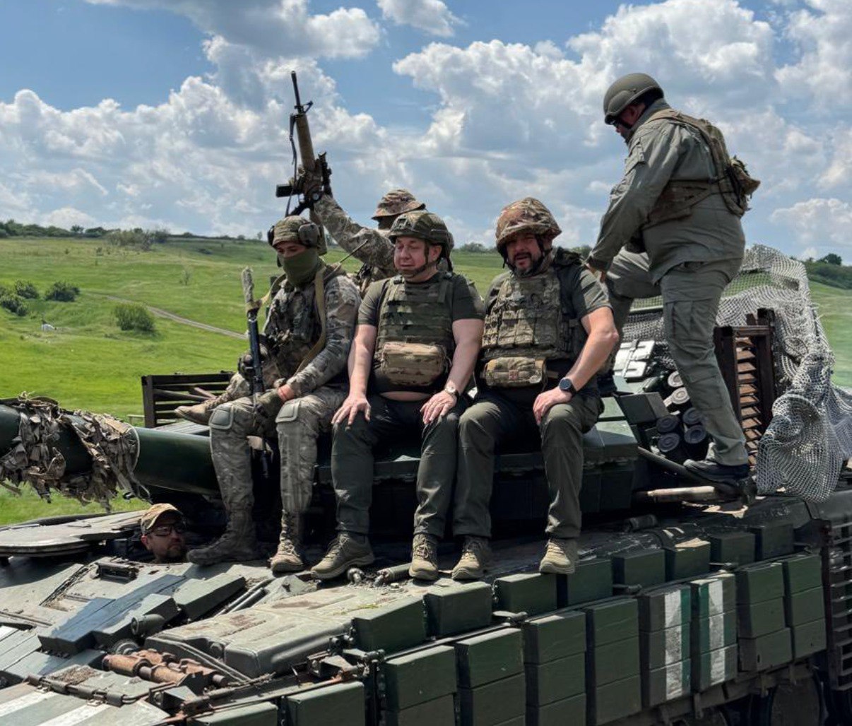 Ілюстрація до публікації «Дегенерат успішний постачальник ЗСУ Олег Мітрохін вирішив похизуватися тим, що вдягнув на декілька часів уніформу нашої армії, але у своїй власній манері»