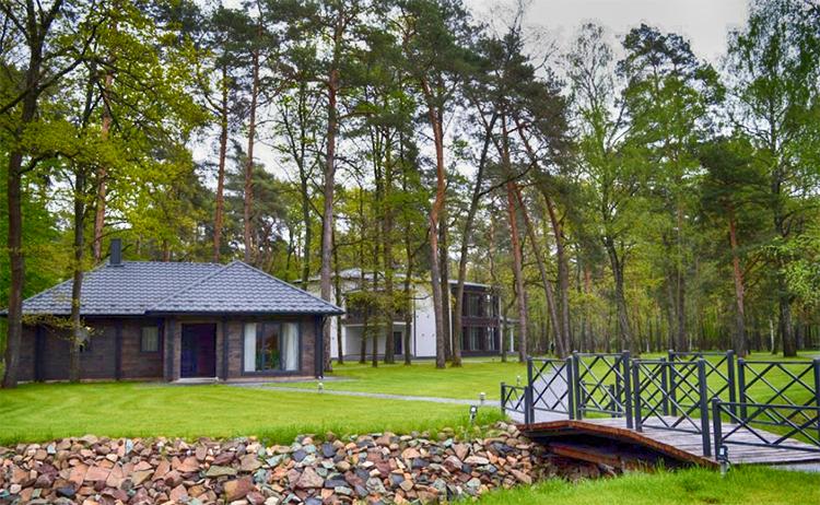 Ілюстрація до публікації «Схеми ДП "Ліси України": Готель "Звірів" на підставних осіб»
