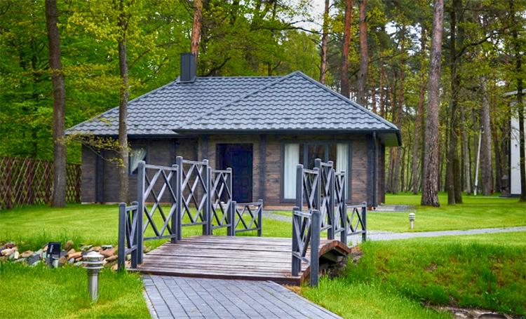Ілюстрація до публікації «Схеми ДП "Ліси України": Готель "Звірів" на підставних осіб»