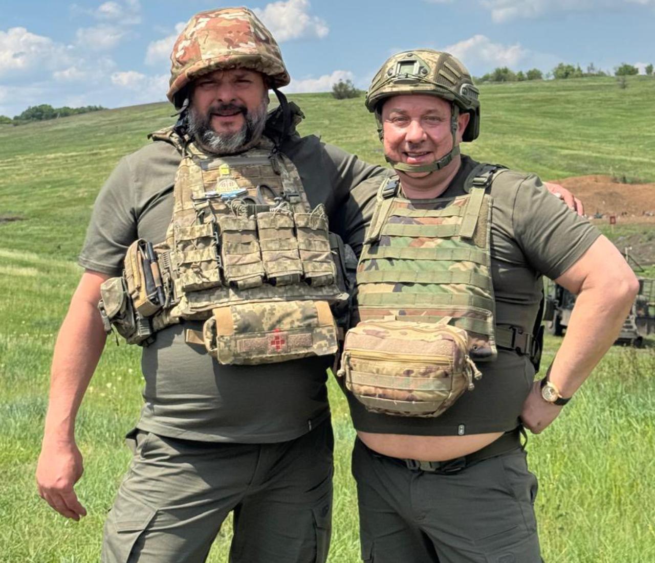 Ілюстрація до публікації «Дружина експодатківця, що дружить з Олегом Мітрохіним, працює в його компанії "МІК" Постачальник ЗСУ має тісні зв'язки з колишнім податківцем від "Опозиційного блоку" Ярославом…»