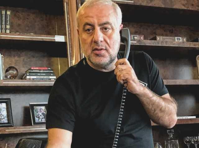 Ілюстрація до публікації «Сумний віслюк: Зрозуміло, чому Гранц вибрав Федоріна для інтервʼю: він просто не розуміє української. Спілкуються мовою агресора, потім перекладають. Нормально, піпл схаває.»