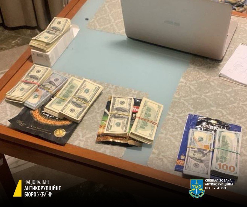 Ілюстрація до публікації «СУДДІВ ПОЧАЛИ ЛОВИТИ "ПАЧКАМИ"»