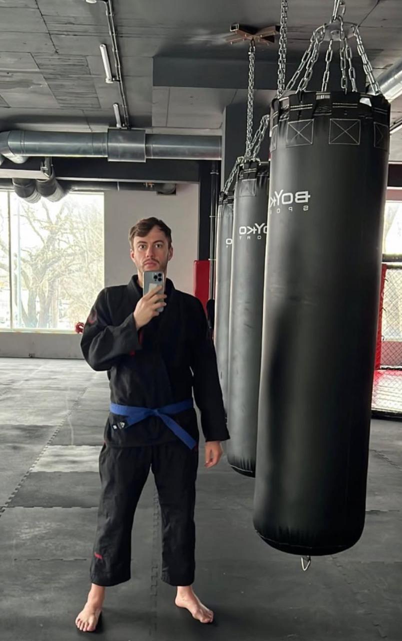 Ілюстрація до публікації «В криптокидали Ігоря Туника @elrmcf сьогодні день рук, а в нас - день Ігоря»