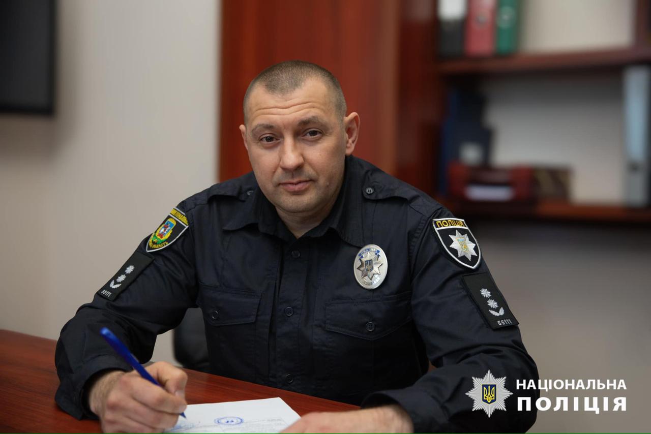 Ілюстрація до публікації «Заступник начальника поліції Київської області Андрій Глянько набув значні активи: п’ять квартир, автомобіль Toyota Camry та готівкові кошти на суму понад 1,4 мільйона гривень…»