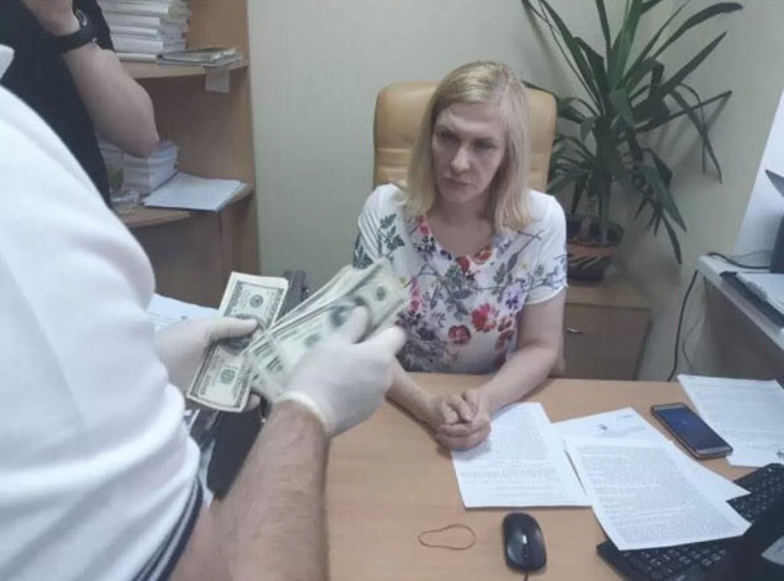 Ілюстрація до публікації «ВАКС визнав винуватою колишню суддю ліквідованого Окружного адміністративного суду Києва Олену Власенкову в одержанні 2 тис. доларів.»