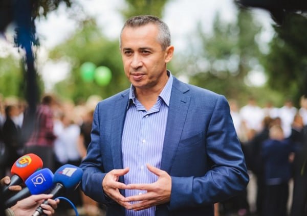 Ілюстрація до публікації «Ото в кого мільйони під подушкою»