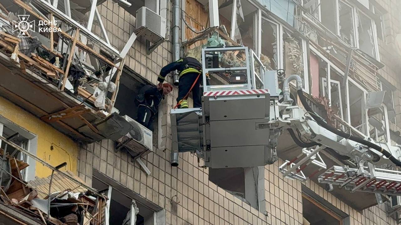 Ілюстрація до публікації «Регулярні доповіді міністра внутрішніх справ Клименка та військових командувачів щодо ситуації після масованого російського удару.»
